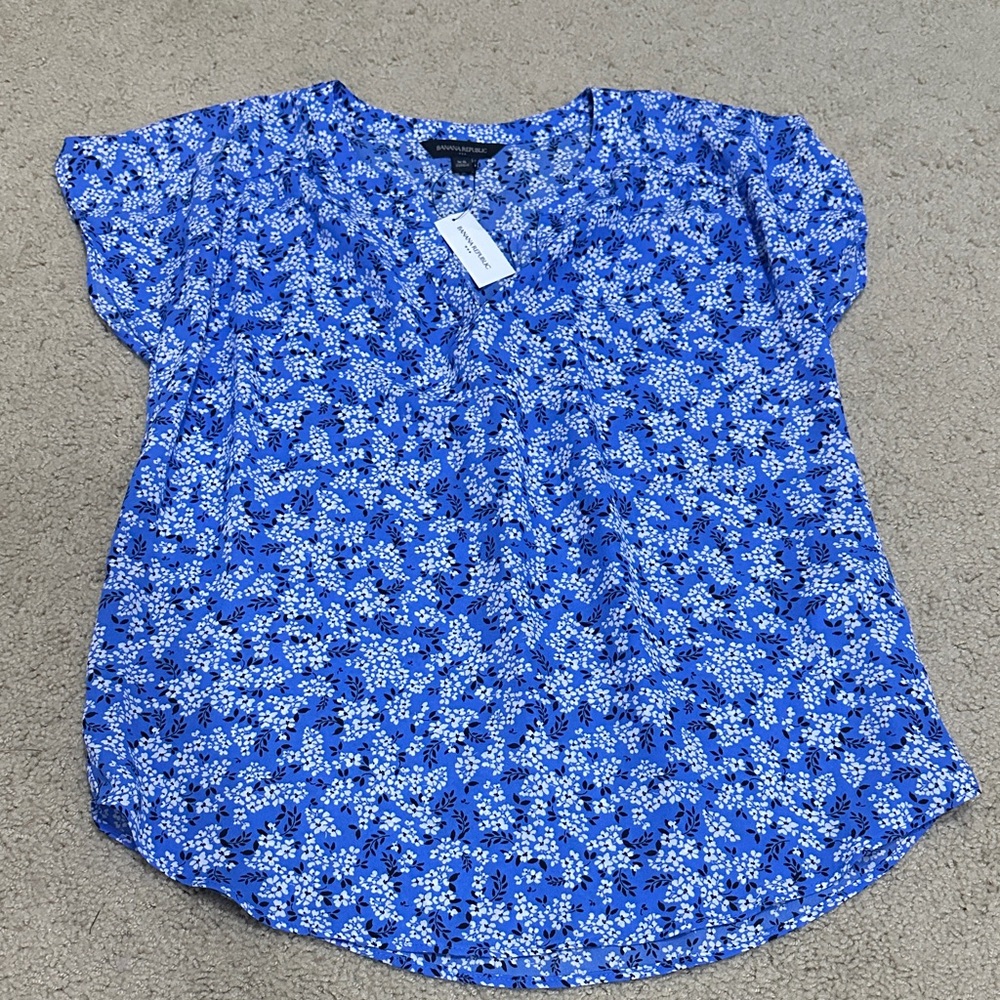 Banana Republic Blue Floral Short-Sleeve Women’s Top